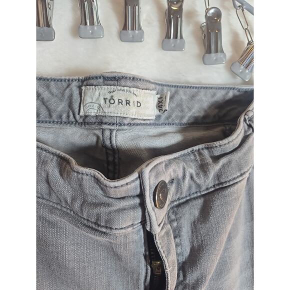 Torrid Skinny Plus 24XT Destructed Distressed Jean Light Gray Casual School - Picture 4 of 7